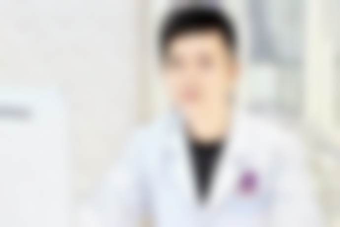 二、尹海荣医生执业背景与任职经历