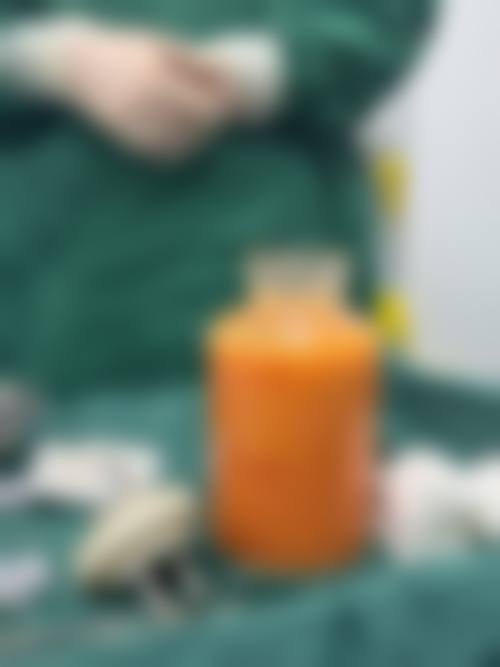 二、郑金满医生执业背景与任职经历