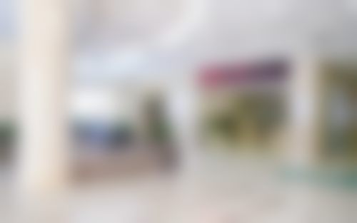 宫静坐诊的深圳港龙医院整形外科
